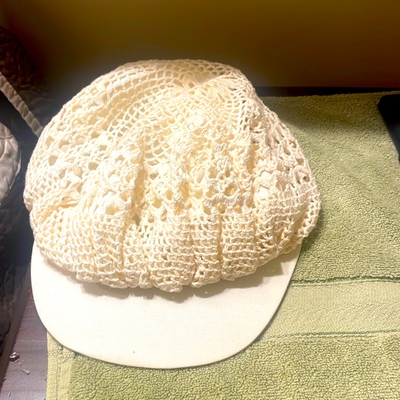 Women’s Handmade Hat. Fits like a small Cream colour. - Picture 4 of 5